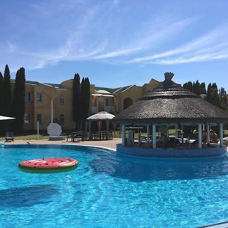 Mediterran Apartman With Pool Siófok Eksteriør bilde