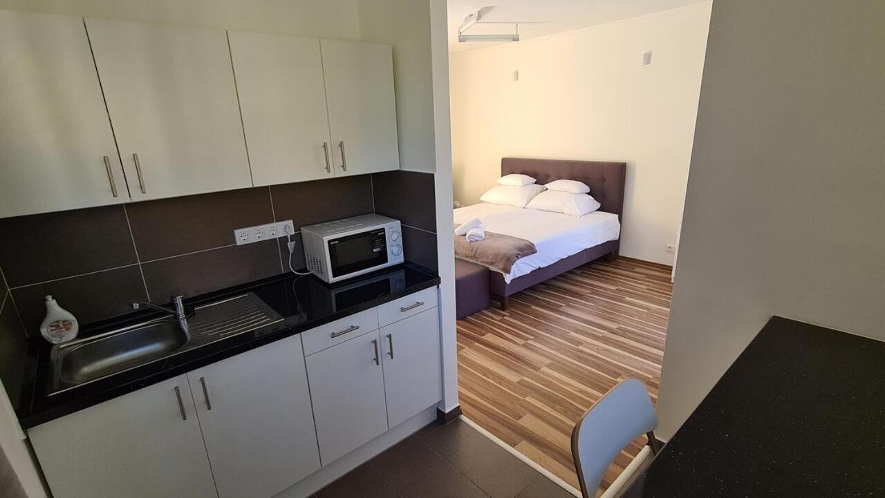 Mediterran Apartman With Pool Siófok Eksteriør bilde