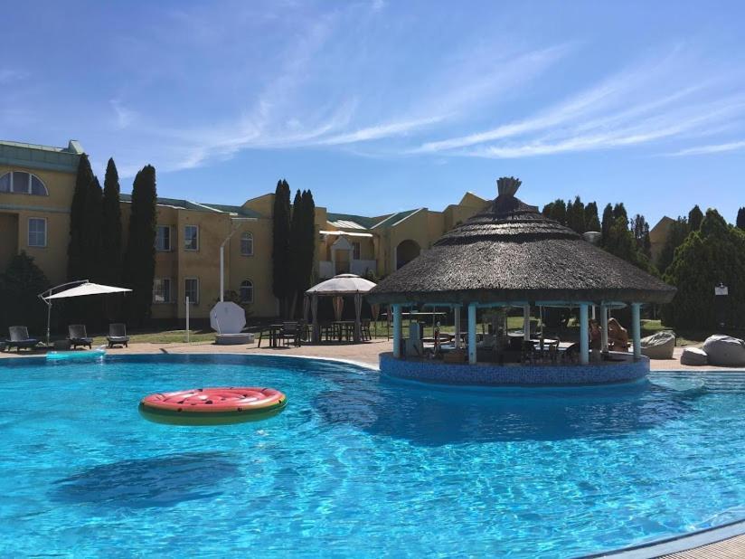 Mediterran Apartman With Pool Siófok Eksteriør bilde