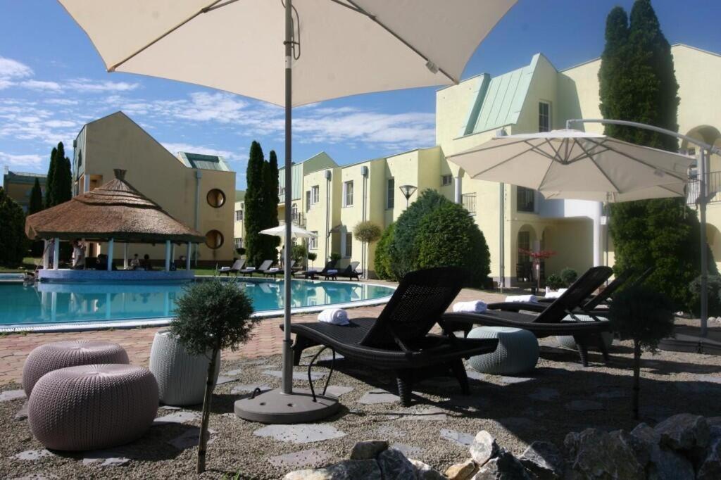 Mediterran Apartman With Pool Siófok Eksteriør bilde