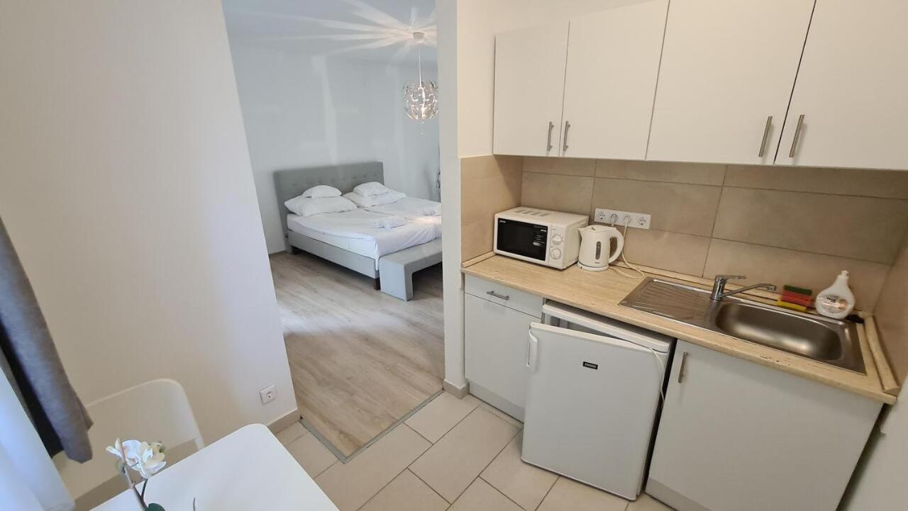 Mediterran Apartman With Pool Siófok Eksteriør bilde